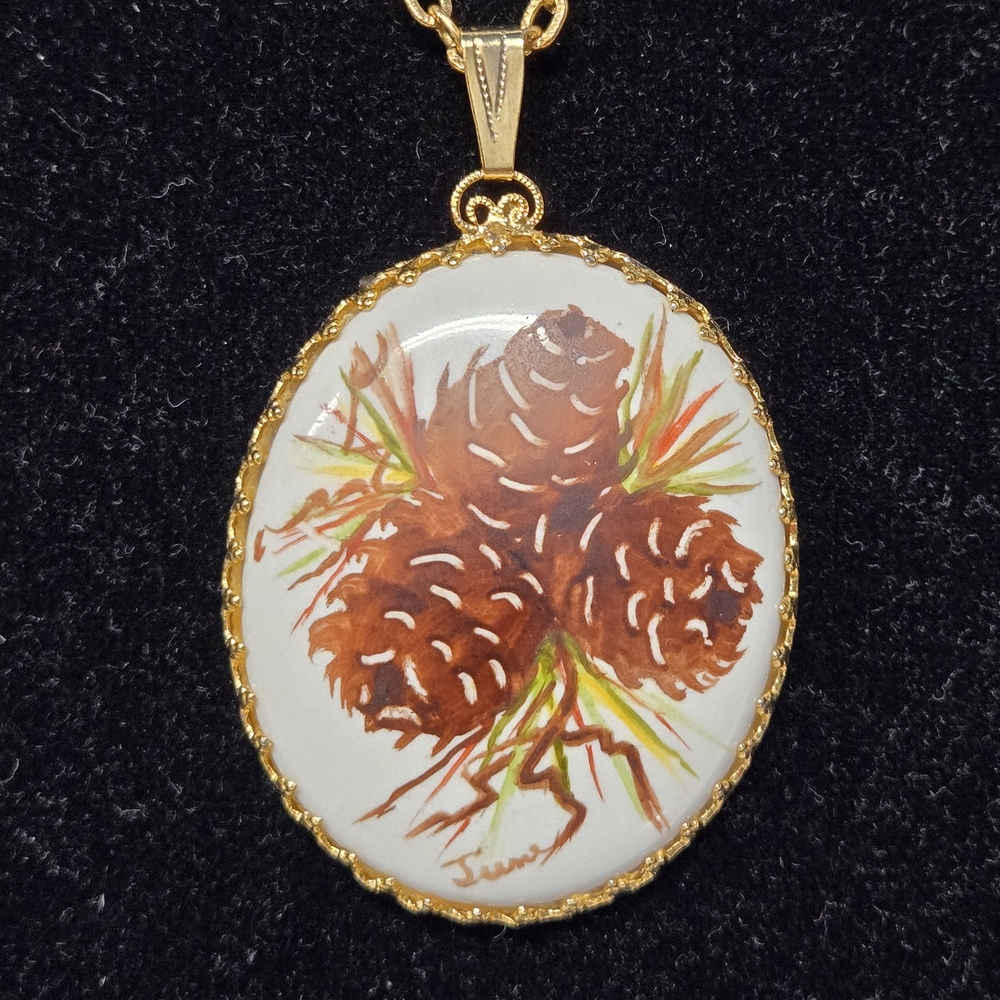 Vntg Gold Pinecone Ceramic/Porcelain Pndt Necklace EUC Pndt 2.5"x1.5" Chain 24"